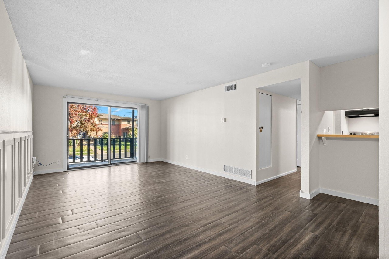 1010 E Elm St #19 - Photo 7 of 24