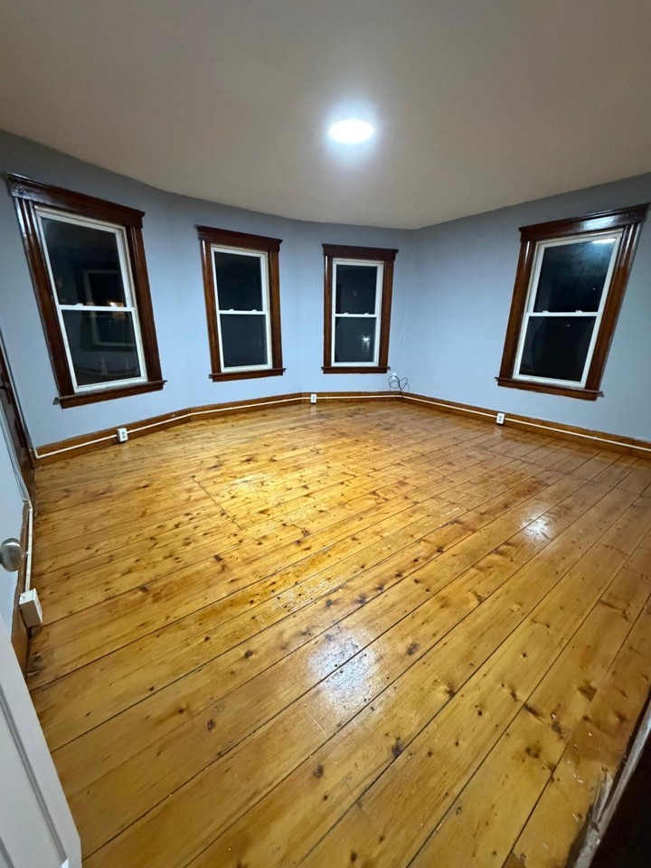 15 Oriole St #2 - Photo 4 of 10