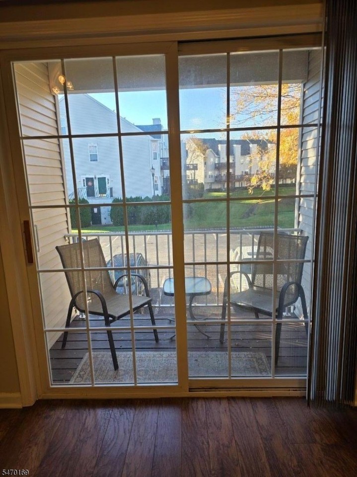 257 Winthrop Dr - Photo 4 of 29
