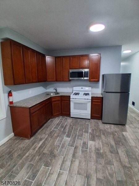 310 Halsted St - Photo 2 of 8