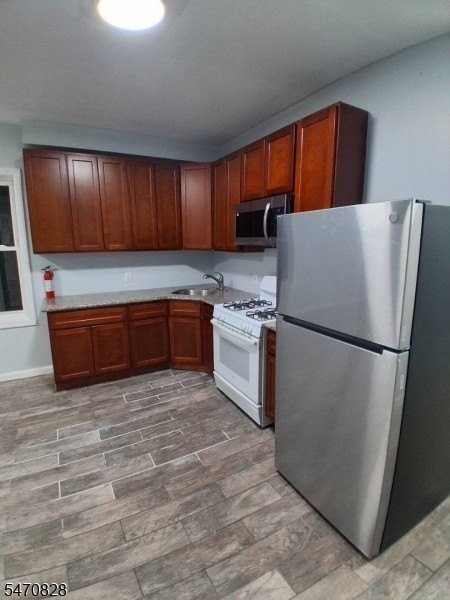 310 Halsted St - Photo 4 of 8