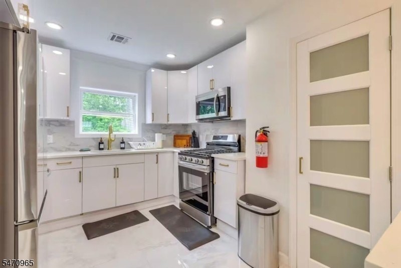 227 Terrace Ave - Photo 4 of 13