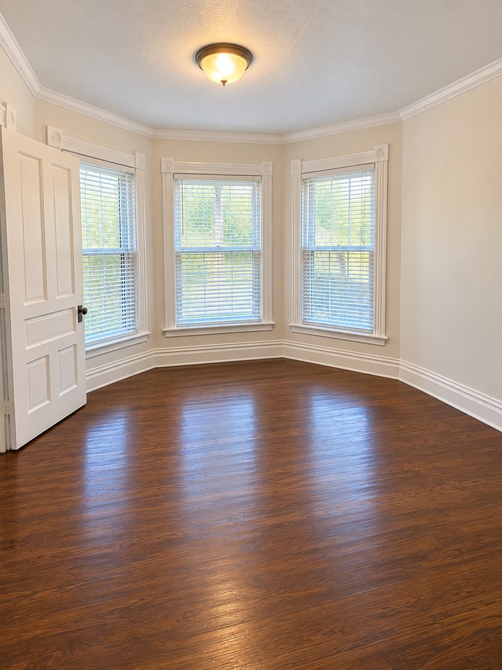 2303 Walnut St #1 - Photo 6 of 10