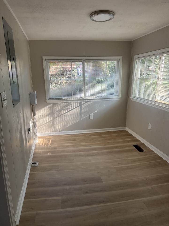 1307 Washington St #1 - Photo 3 of 9
