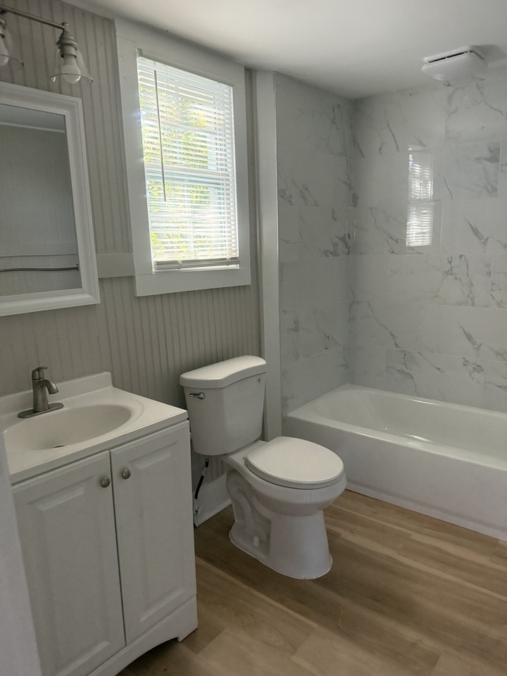 1307 Washington St #1 - Photo 4 of 9