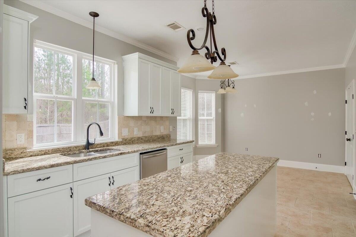 1622 Cedar Hill Dr - Photo 4 of 25