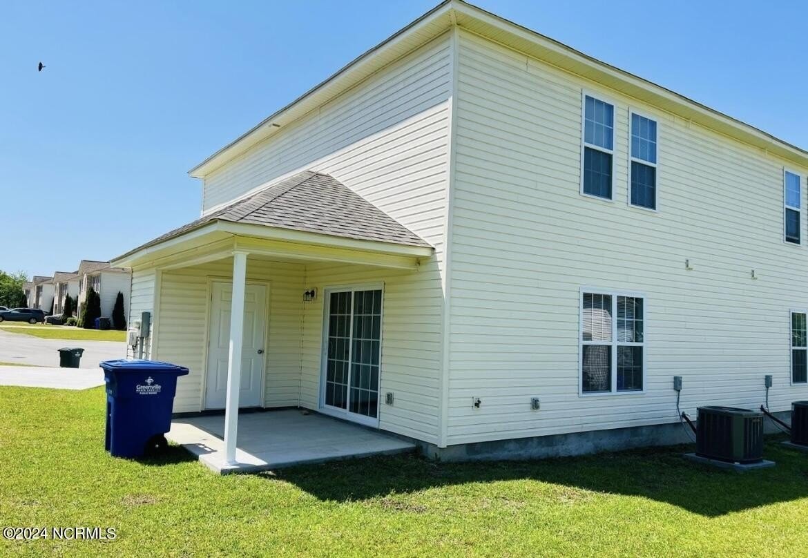 1500 Pine Brook Ct #B - Photo 4 of 12