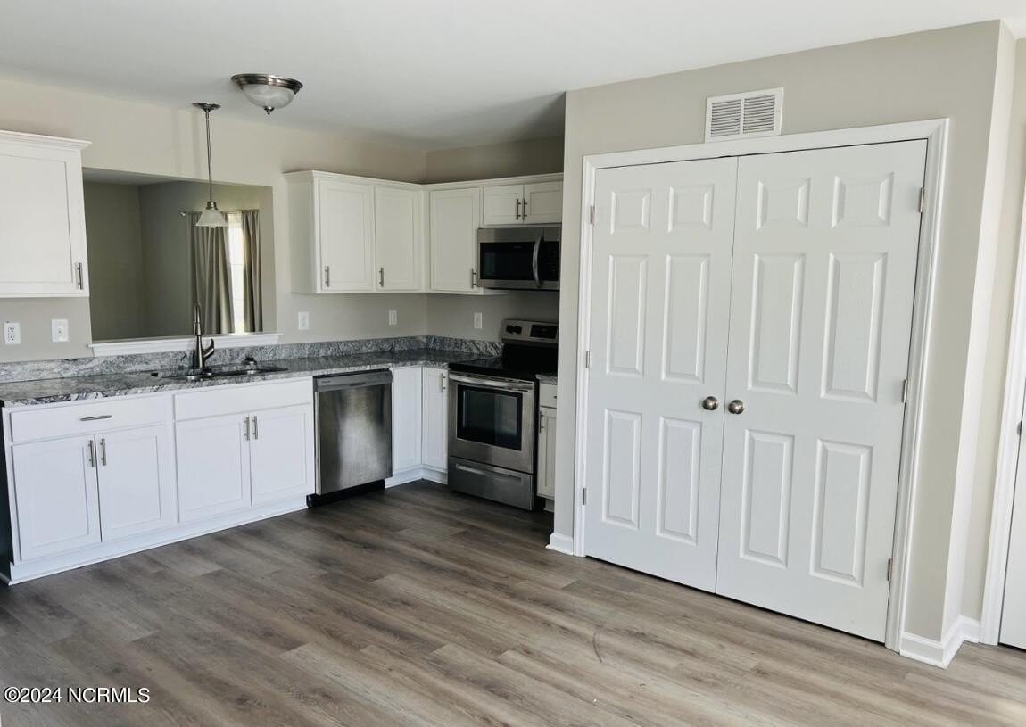 1500 Pine Brook Ct #B - Photo 5 of 12