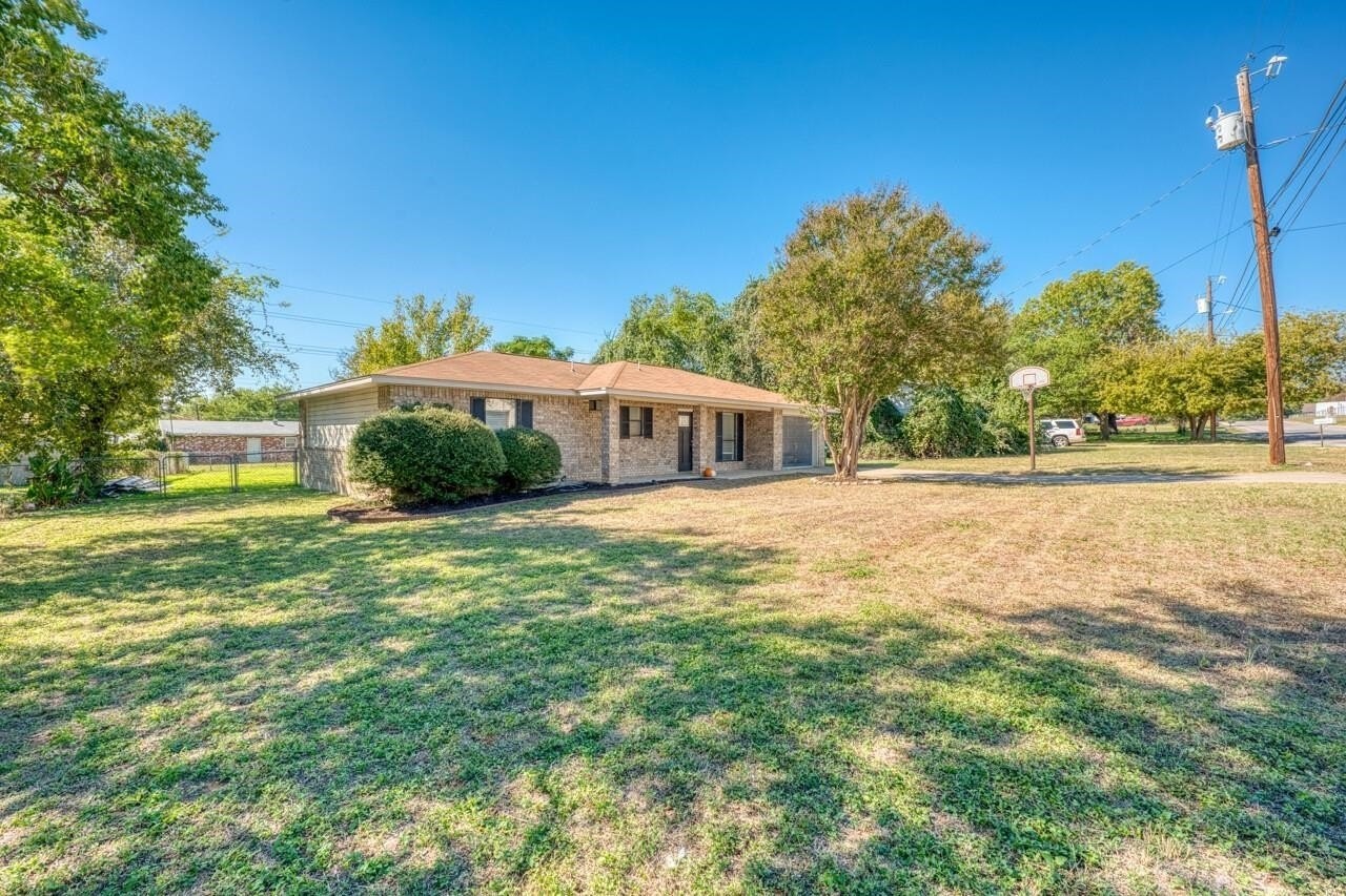 1108 Cedar Dr - Photo 2 of 42