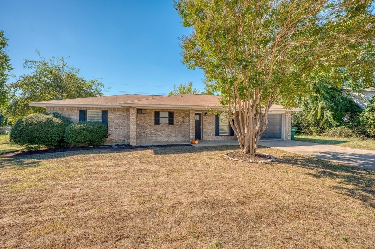 1108 Cedar Dr - Photo 5 of 42