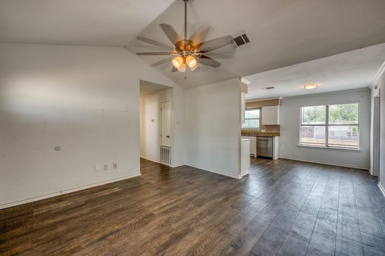 1108 Cedar Dr - Photo 7 of 42