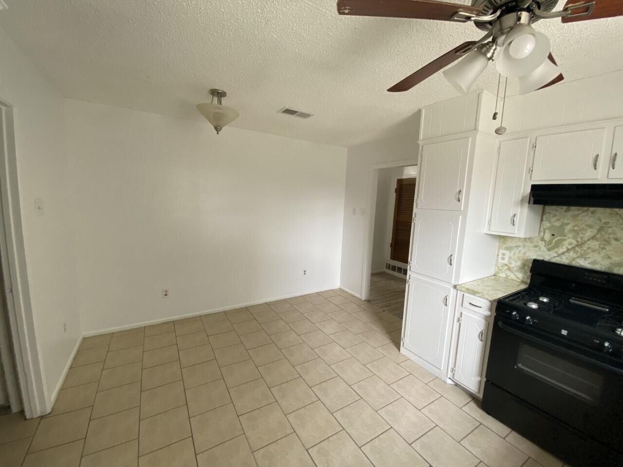 4515 Marshall St - Photo 6 of 10