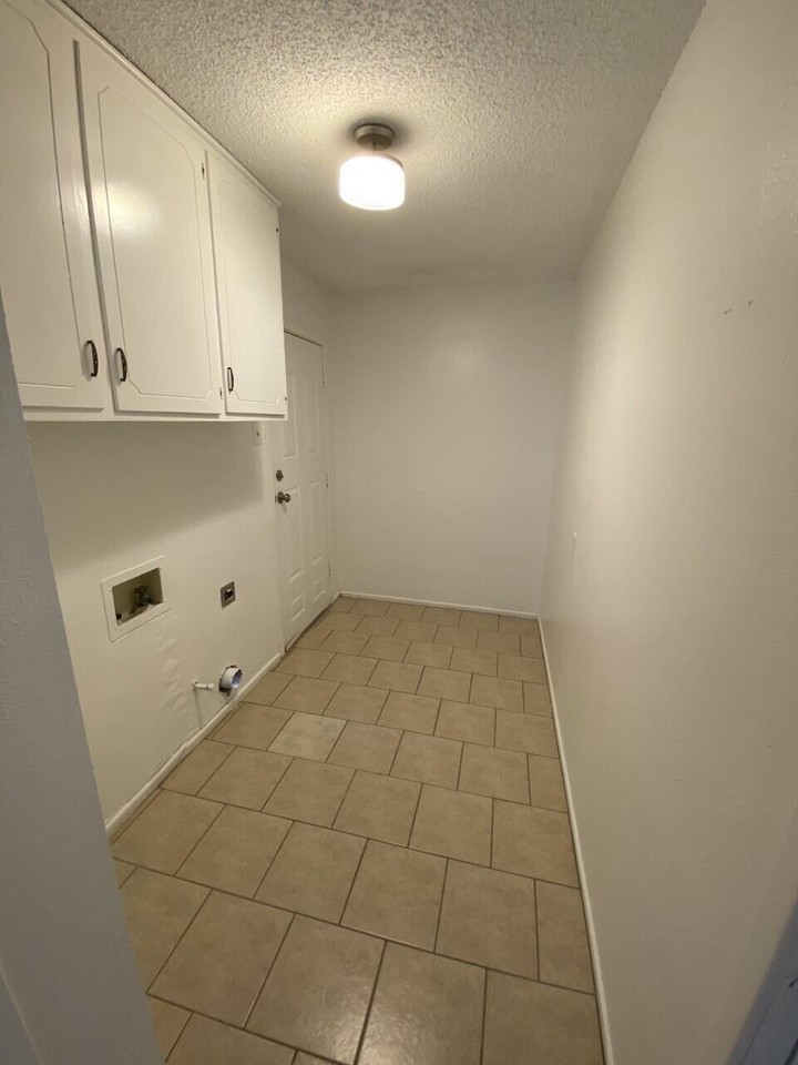 4515 Marshall St - Photo 7 of 10