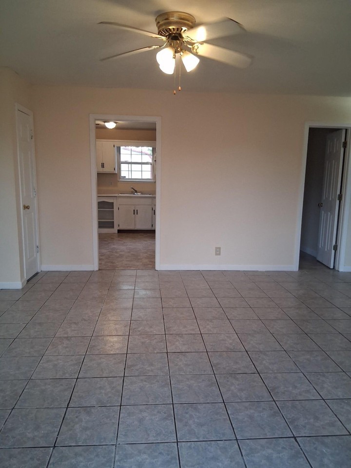 1025 Shadow Ridge Ave - Photo 2 of 14