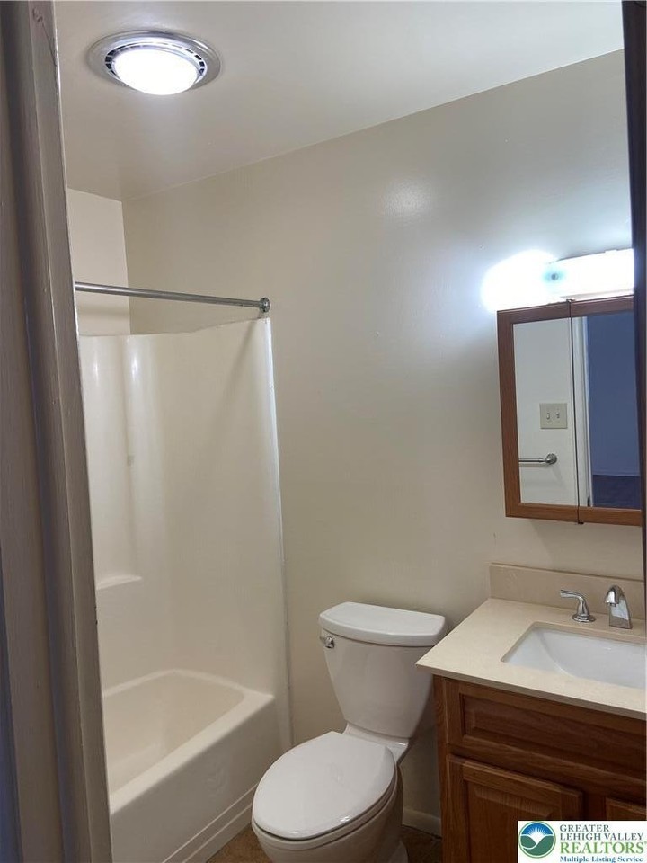 1236 Washington St #204 - Photo 6 of 10