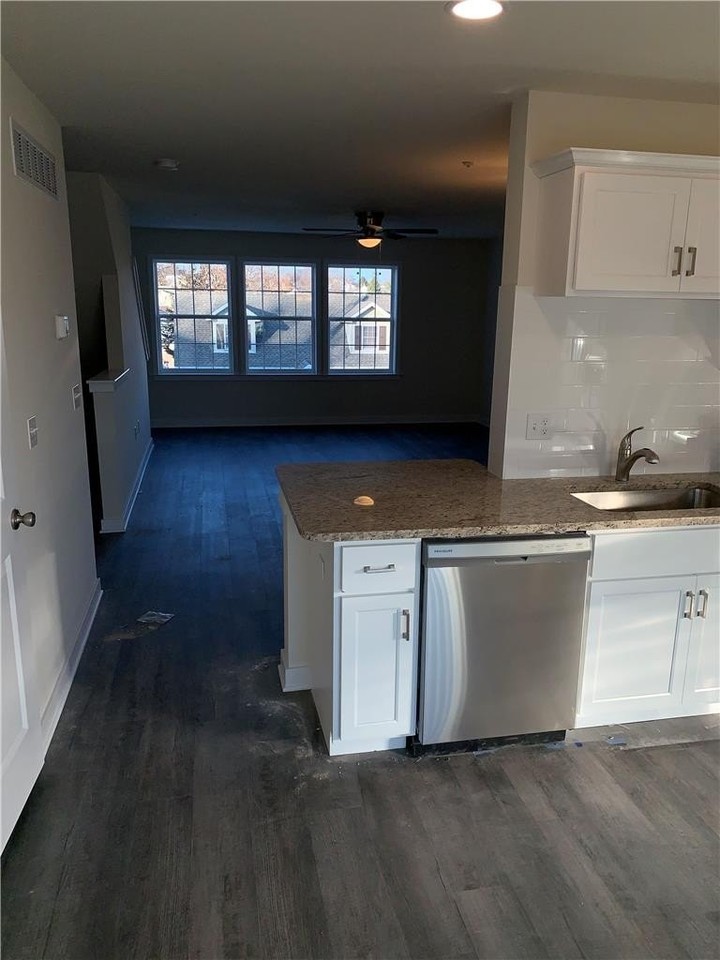 424 Union St #A - Photo 4 of 16