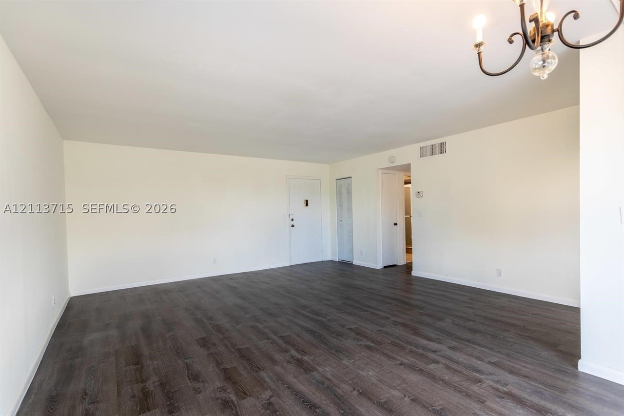 4044 Nw 19th St #311 - Photo 4 of 17