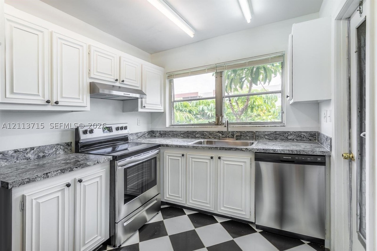 4044 Nw 19th St #311 - Photo 5 of 17