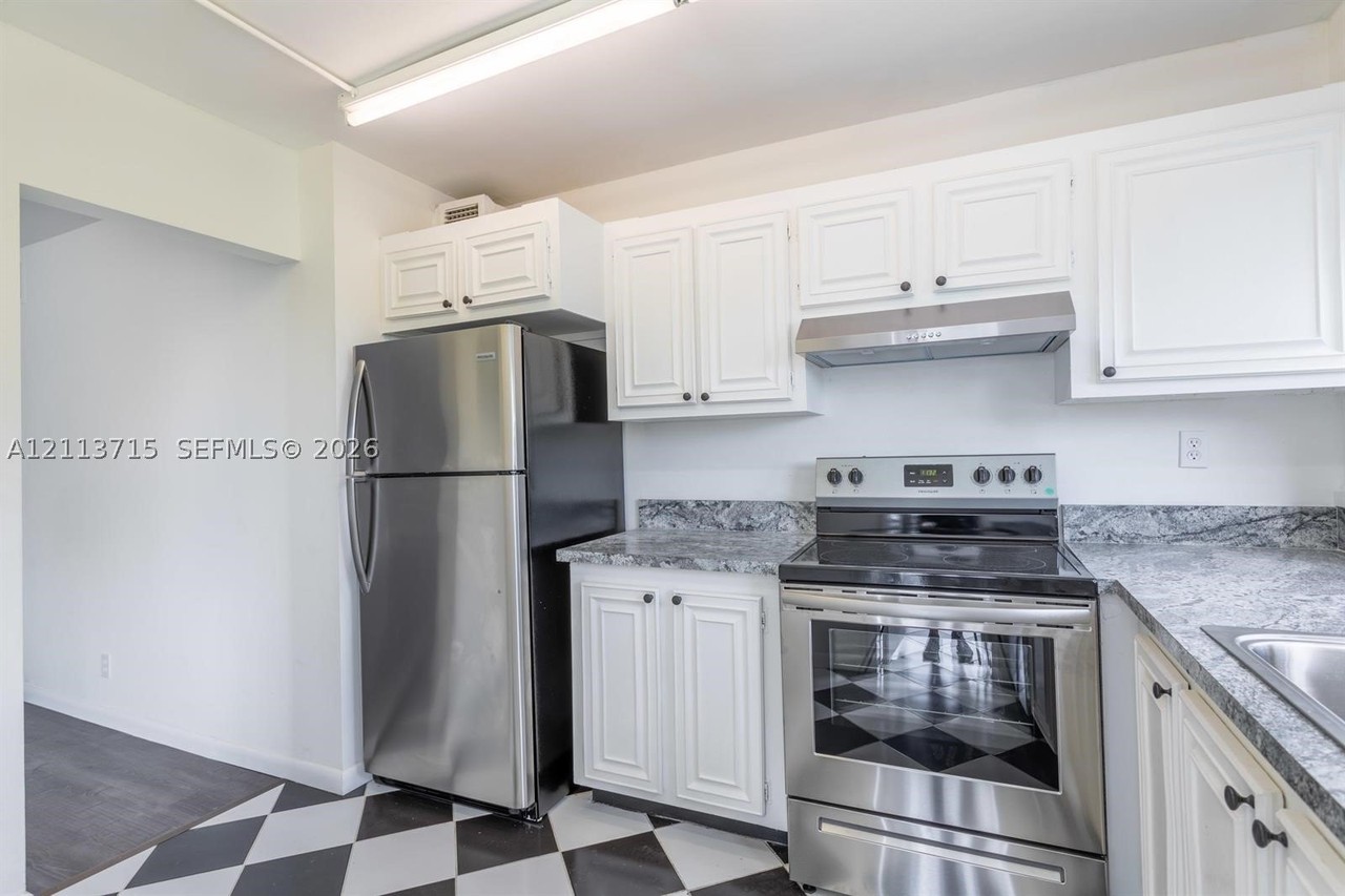 4044 Nw 19th St #311 - Photo 6 of 17