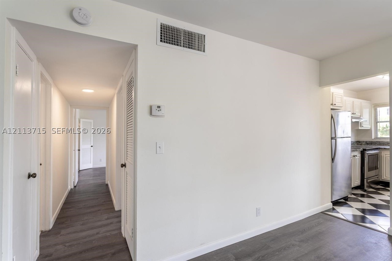 4044 Nw 19th St #311 - Photo 7 of 17