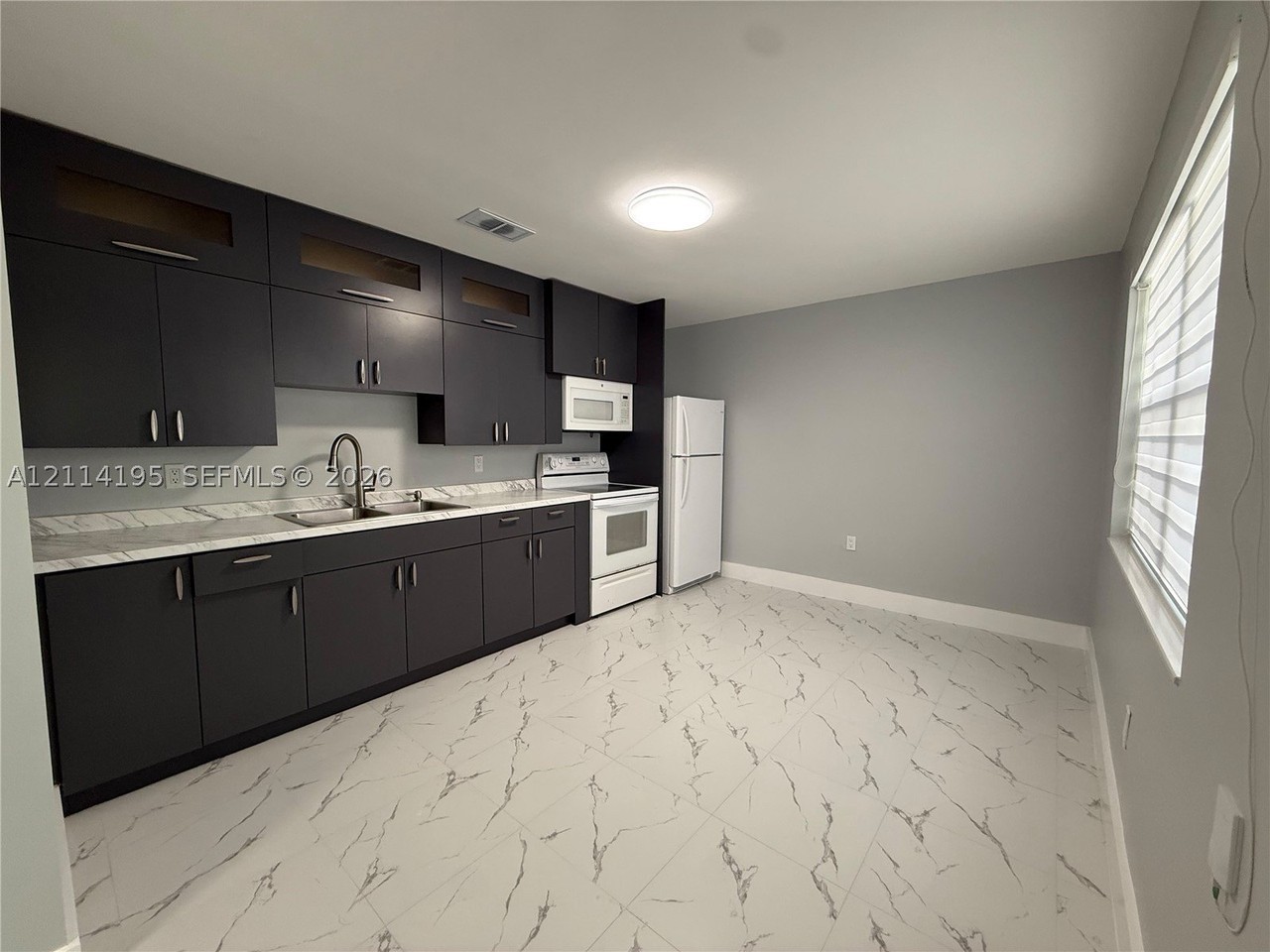 1371 Ne 144th St #ADU - Photo 2 of 10