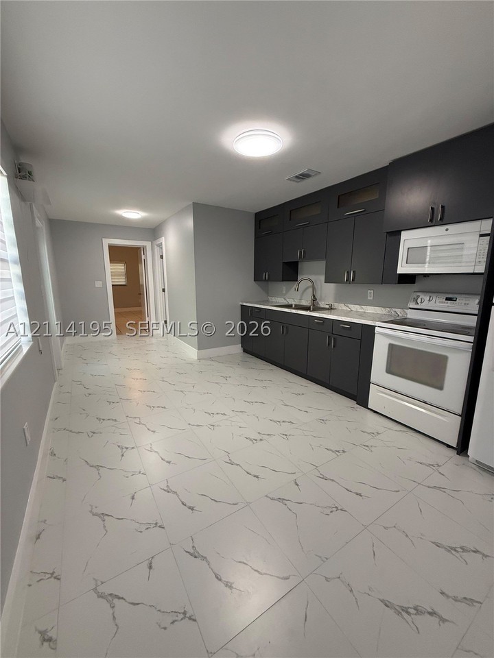 1371 Ne 144th St #ADU - Photo 4 of 10