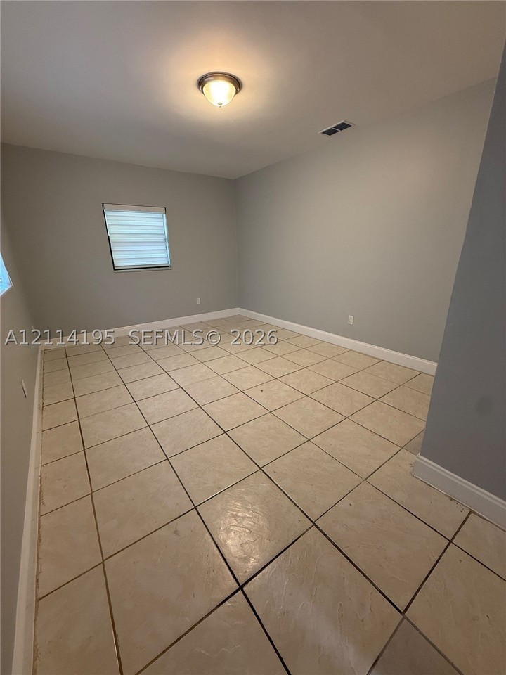 1371 Ne 144th St #ADU - Photo 5 of 10