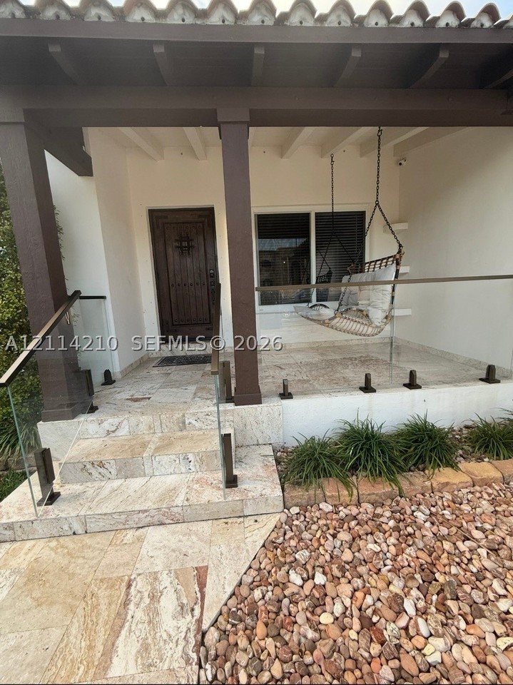 3722 Royal Palm Ave - Photo 4 of 44