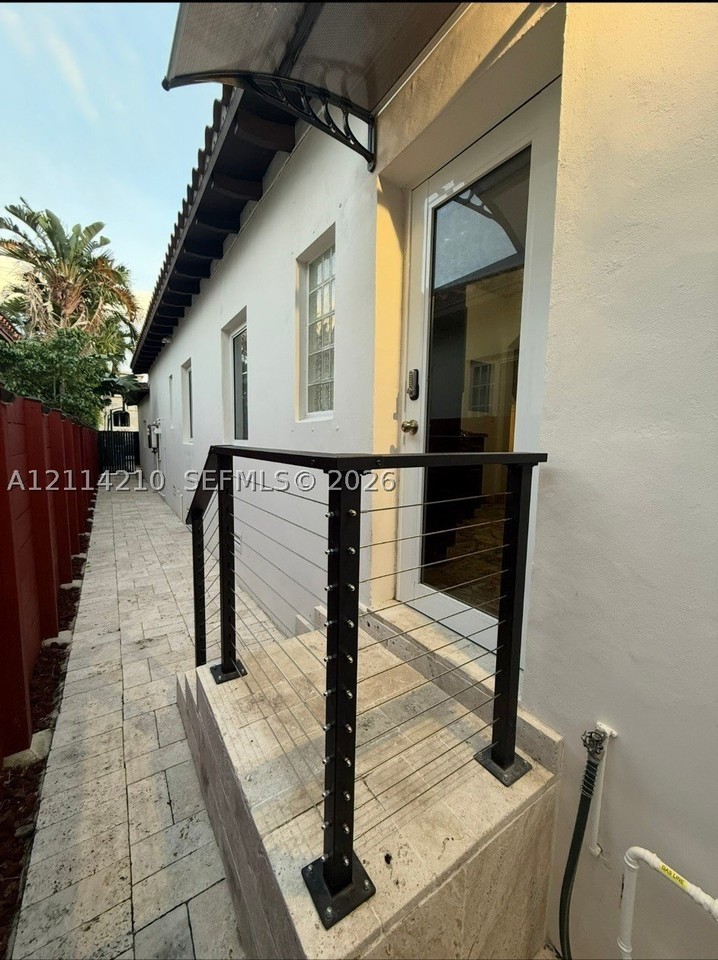 3722 Royal Palm Ave - Photo 7 of 44
