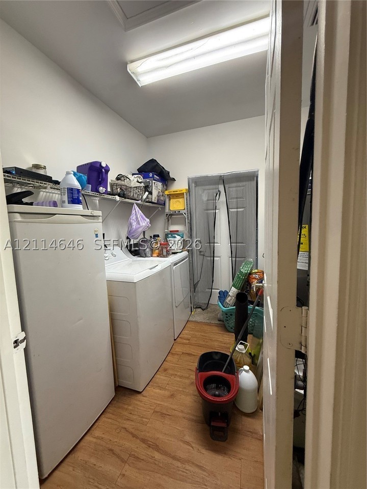 534 18th St #3 - Photo 3 of 4