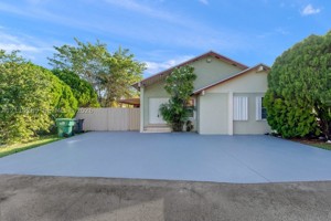 featured image of 752 Sw 99th Court Cir