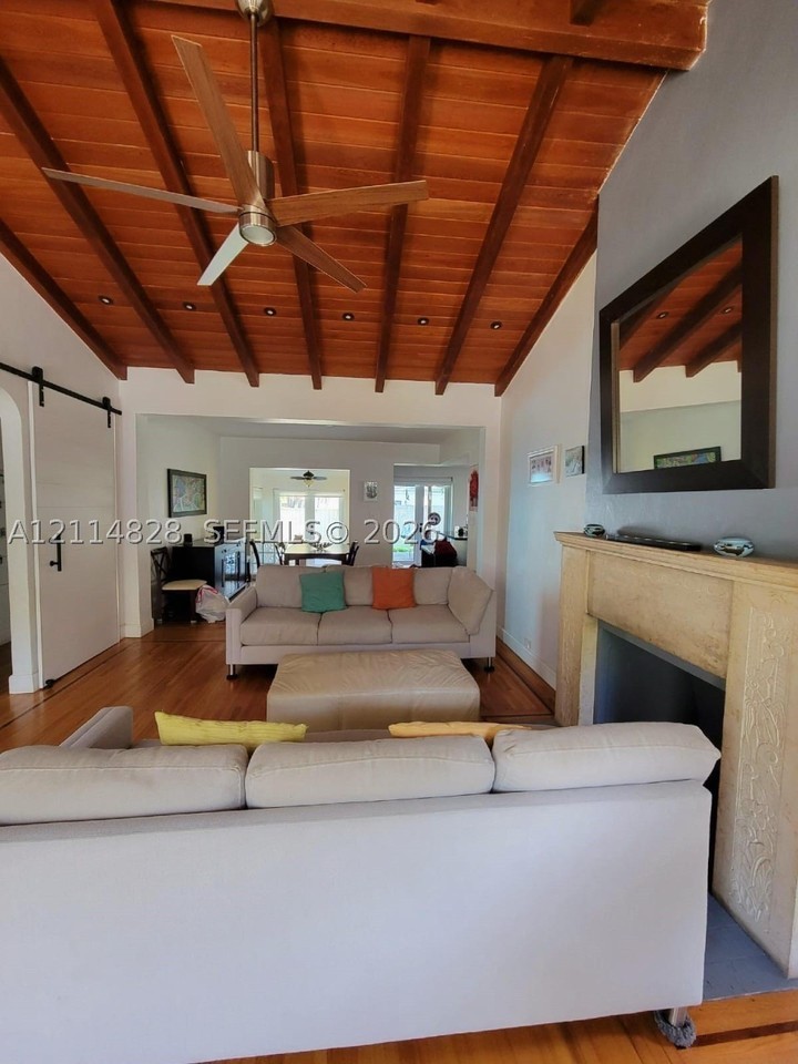 820 Ne 72nd Ter #0 - Photo 6 of 25