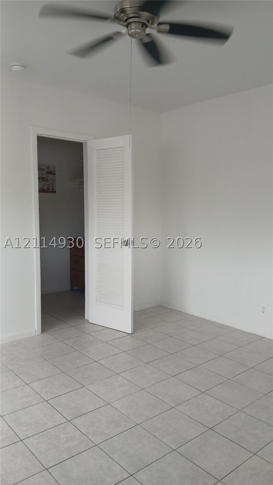 319 Ne 2nd St #1 - Photo 4 of 7
