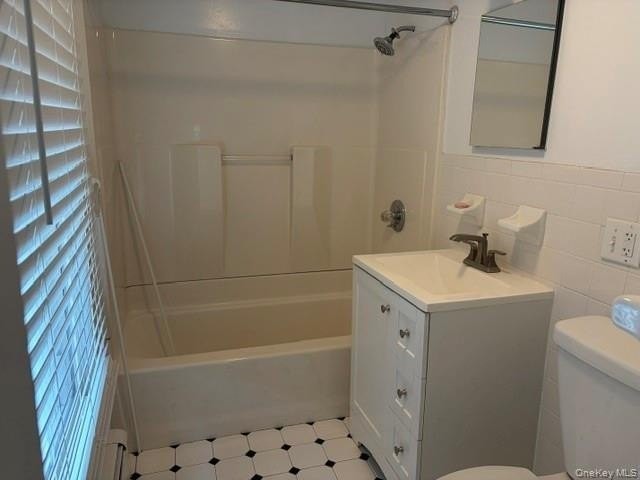 1061 Old Northern Blvd #B - Photo 6 of 9