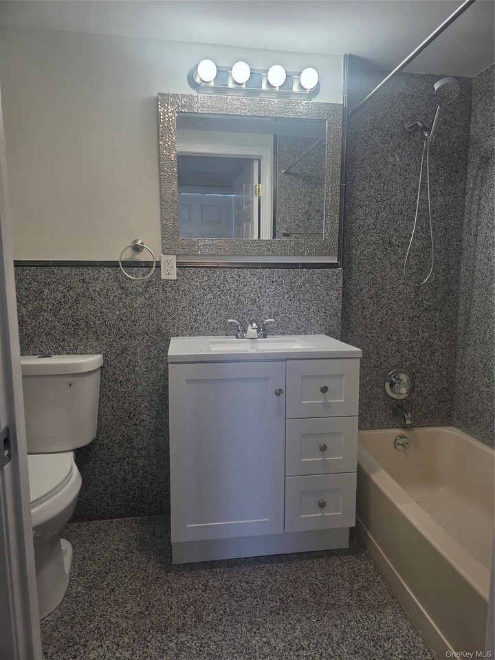 70 Johnes St #403E - Photo 4 of 8