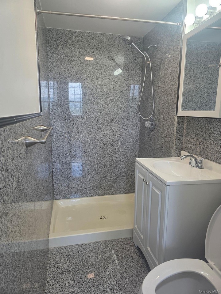 70 Johnes St #403E - Photo 5 of 8