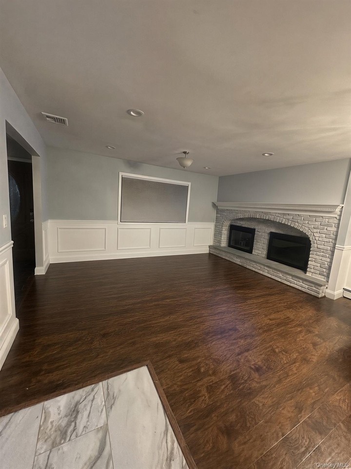 11 Thornwood Dr - Photo 2 of 12
