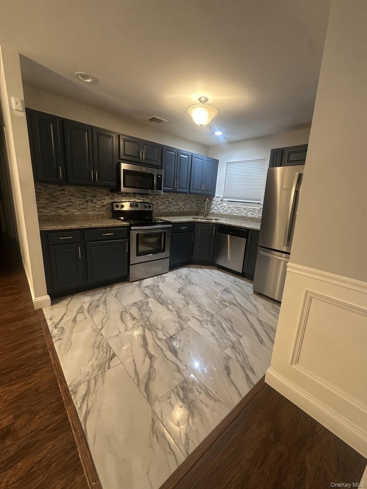 11 Thornwood Dr - Photo 4 of 12