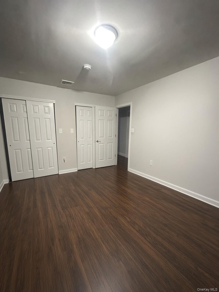 11 Thornwood Dr - Photo 5 of 12