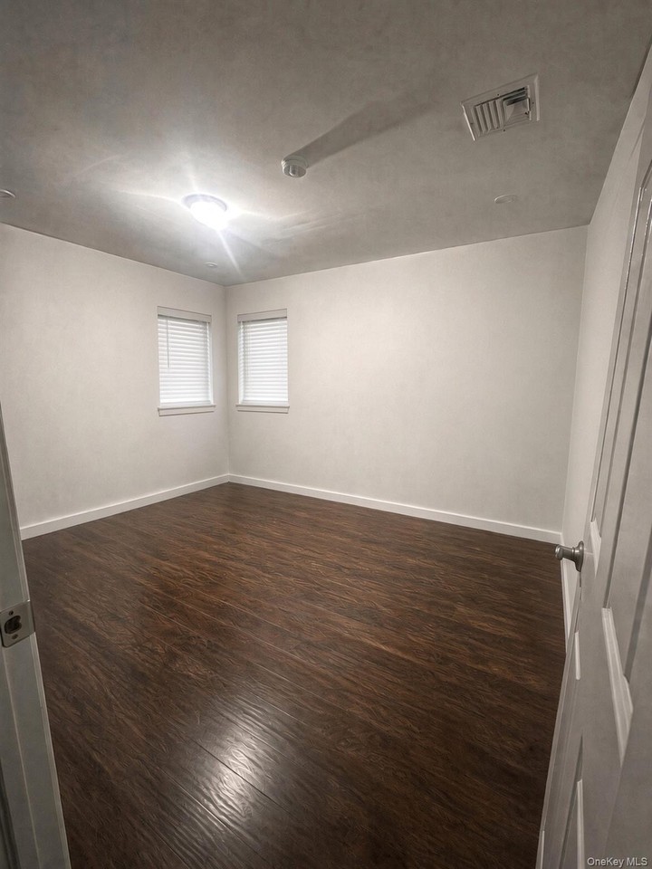 11 Thornwood Dr - Photo 6 of 12