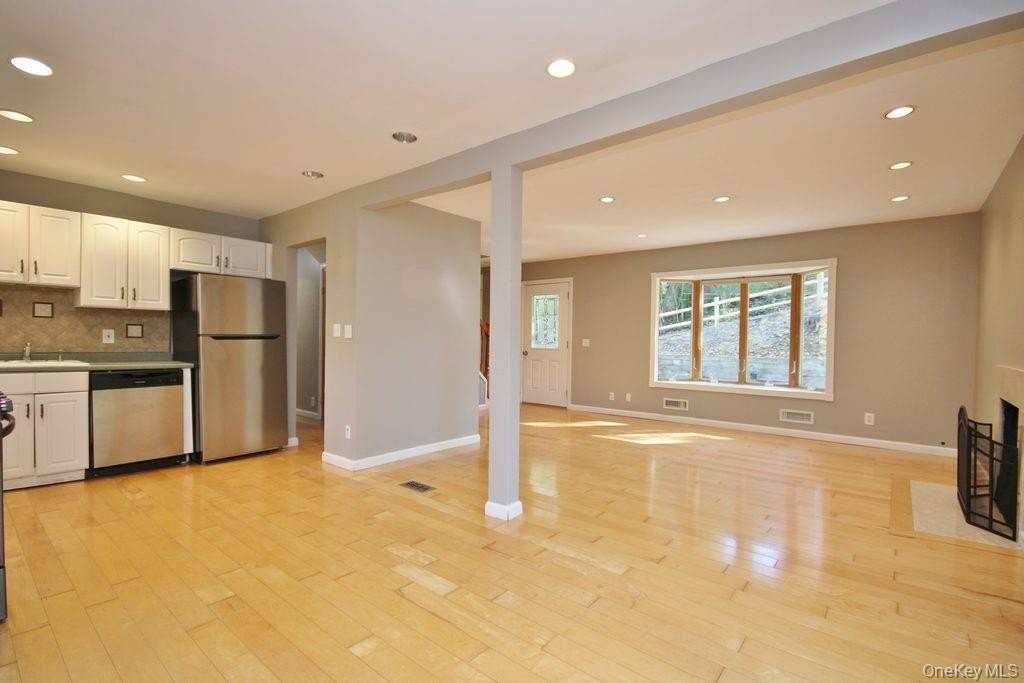 424 Washington Ave - Photo 7 of 32