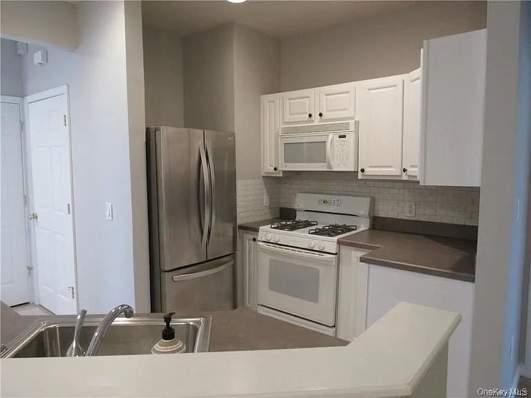 1804 Half Moon Bay Dr - Photo 3 of 22