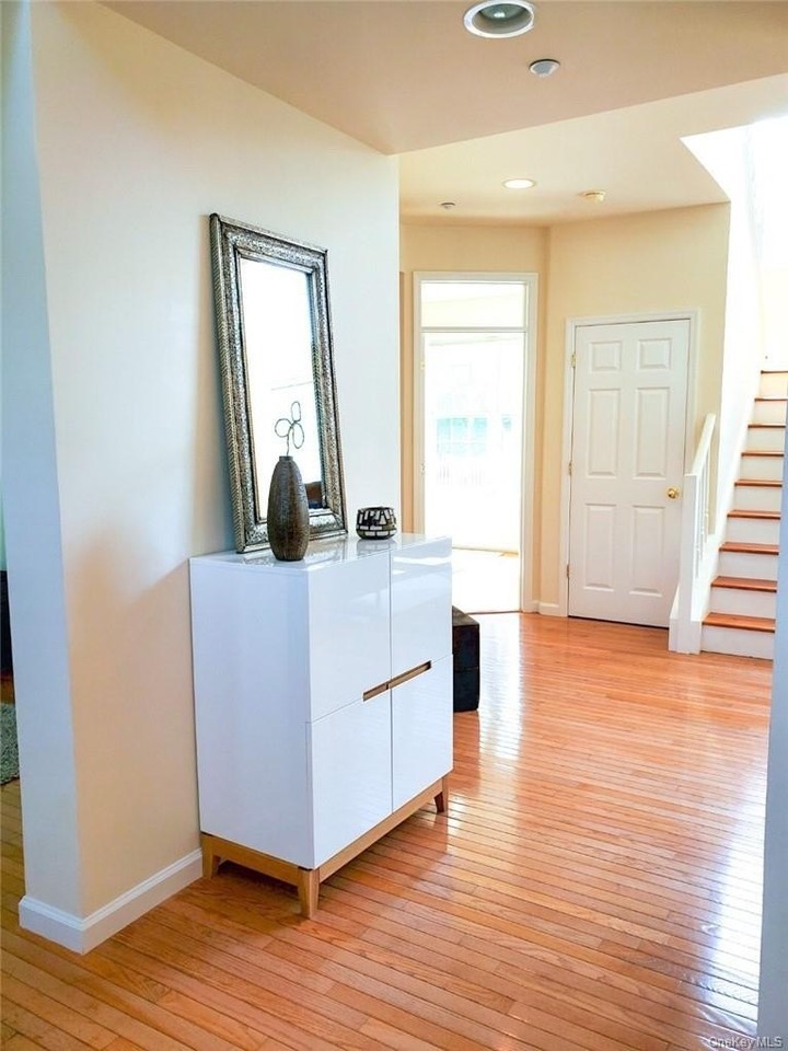99 Amity Ct - Photo 3 of 35