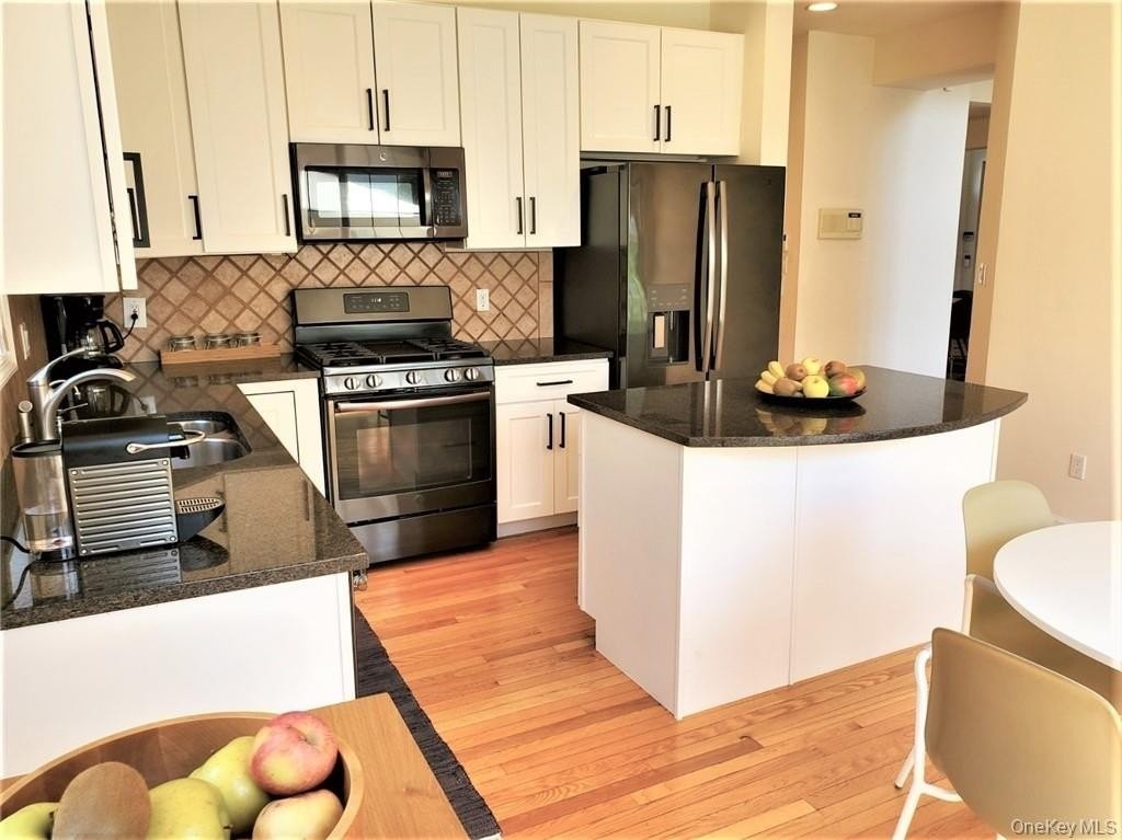 99 Amity Ct - Photo 4 of 35