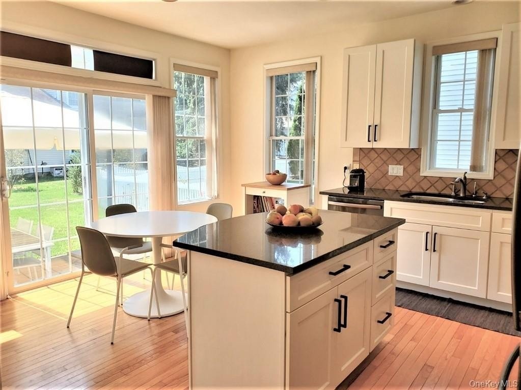 99 Amity Ct - Photo 6 of 35