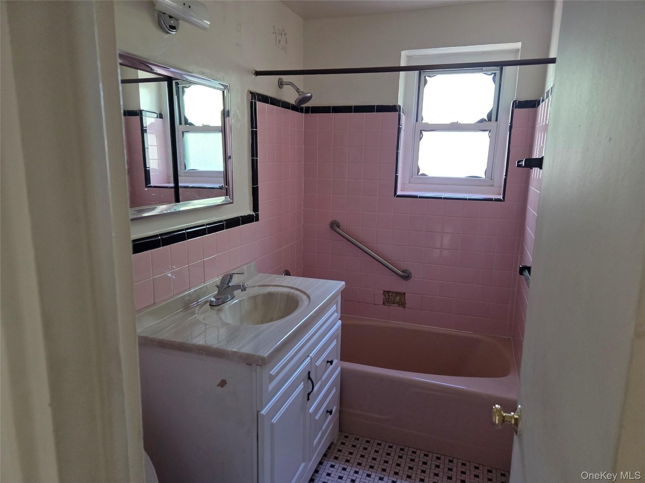 190 Mineola Blvd #1N - Photo 7 of 7