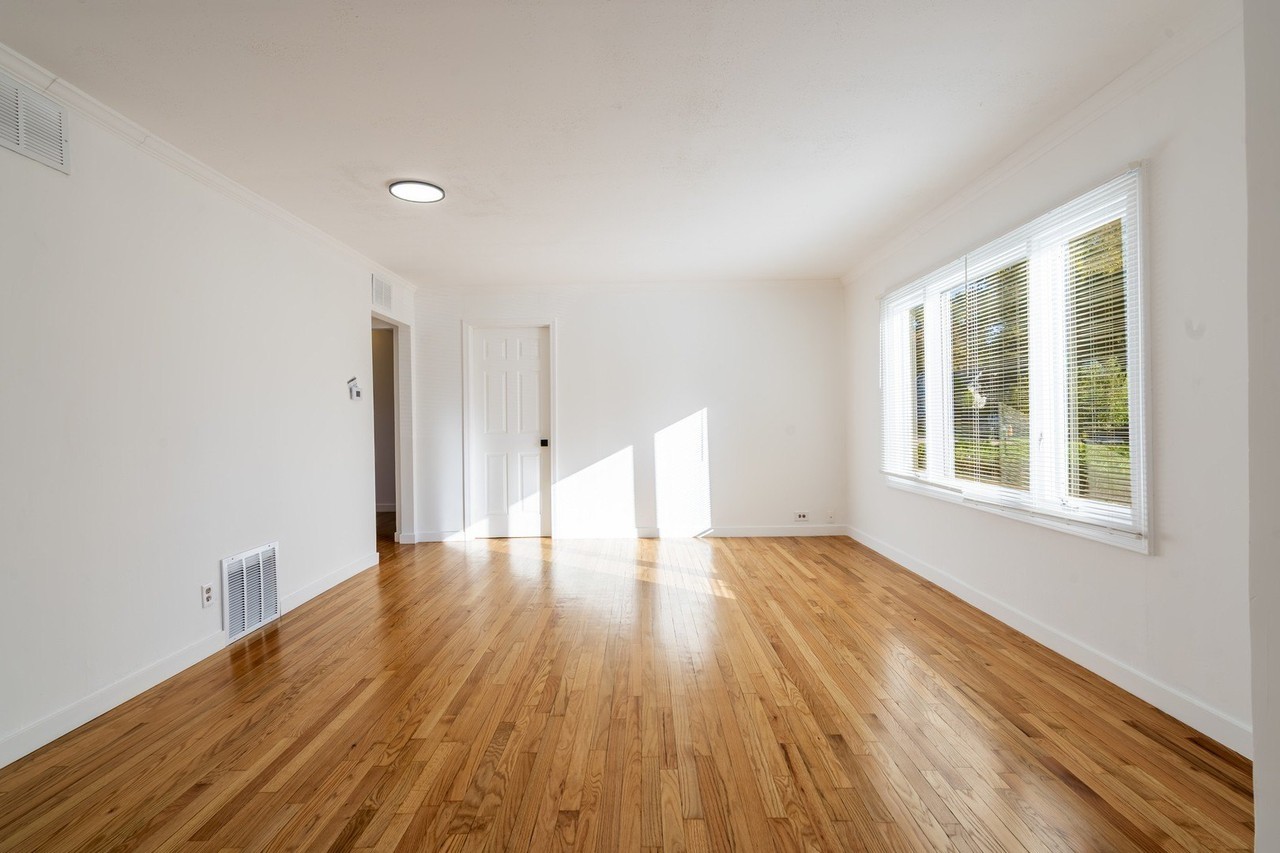 1424 Pine Grove Ave - Photo 2 of 10