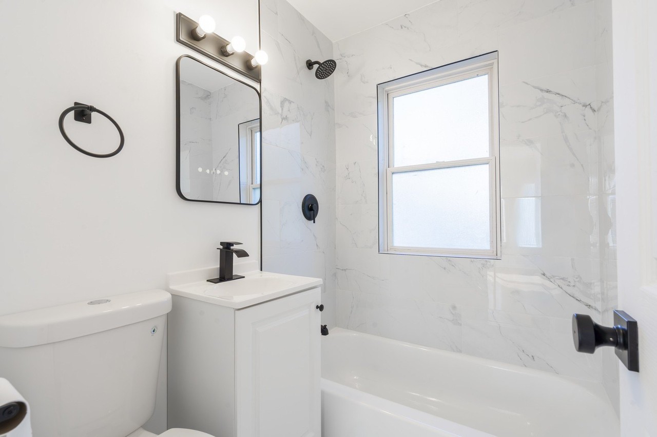 1424 Pine Grove Ave - Photo 4 of 10