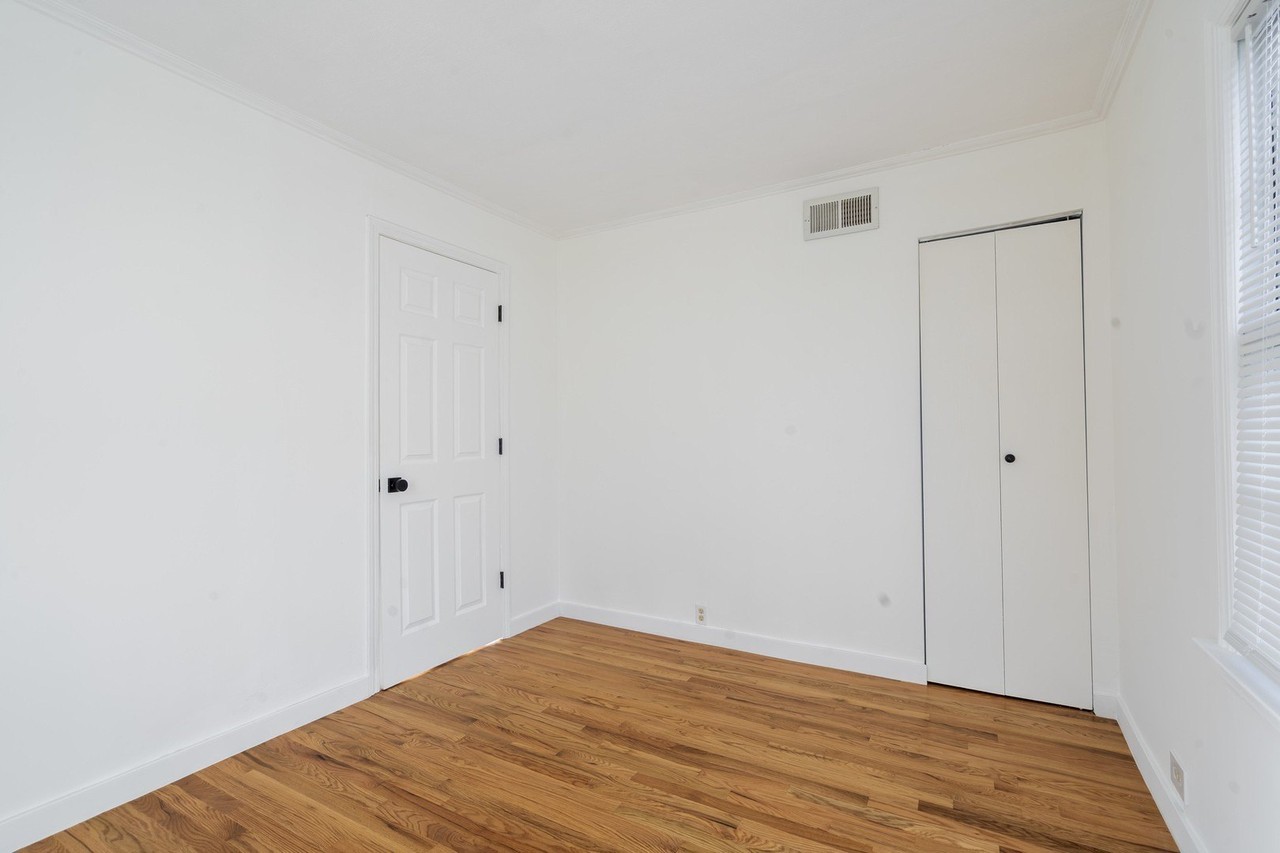 1424 Pine Grove Ave - Photo 5 of 10