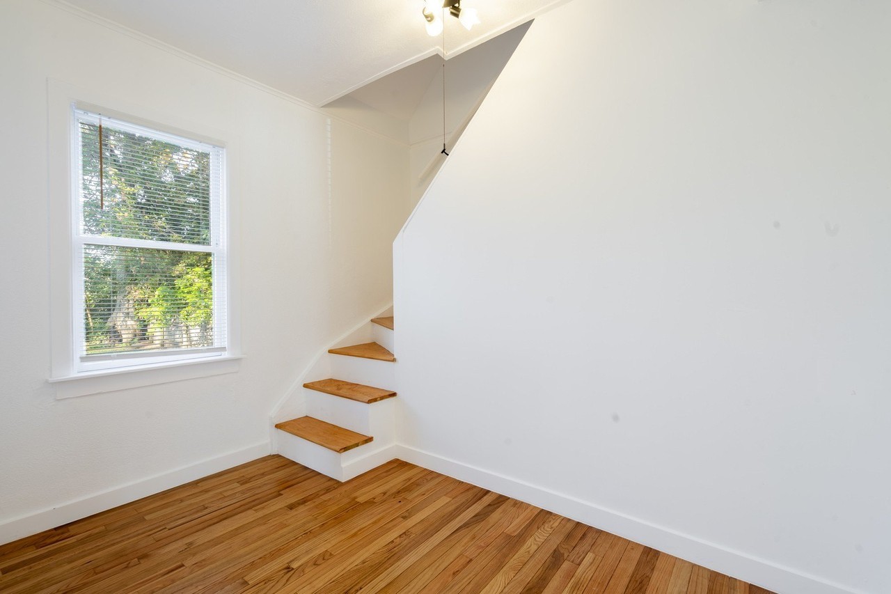 1424 Pine Grove Ave - Photo 6 of 10
